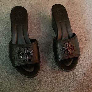🥂TORY BURCH Selma Logo Wedge Slide Sandals Black